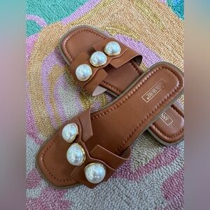 Ann More 3 Pearl tan sandals. Size 9